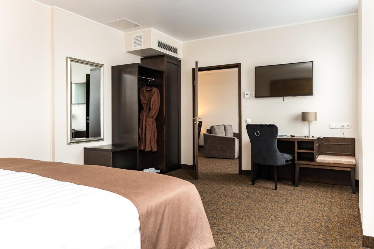 Adoryal Hotell Таллин Экстерьер фото