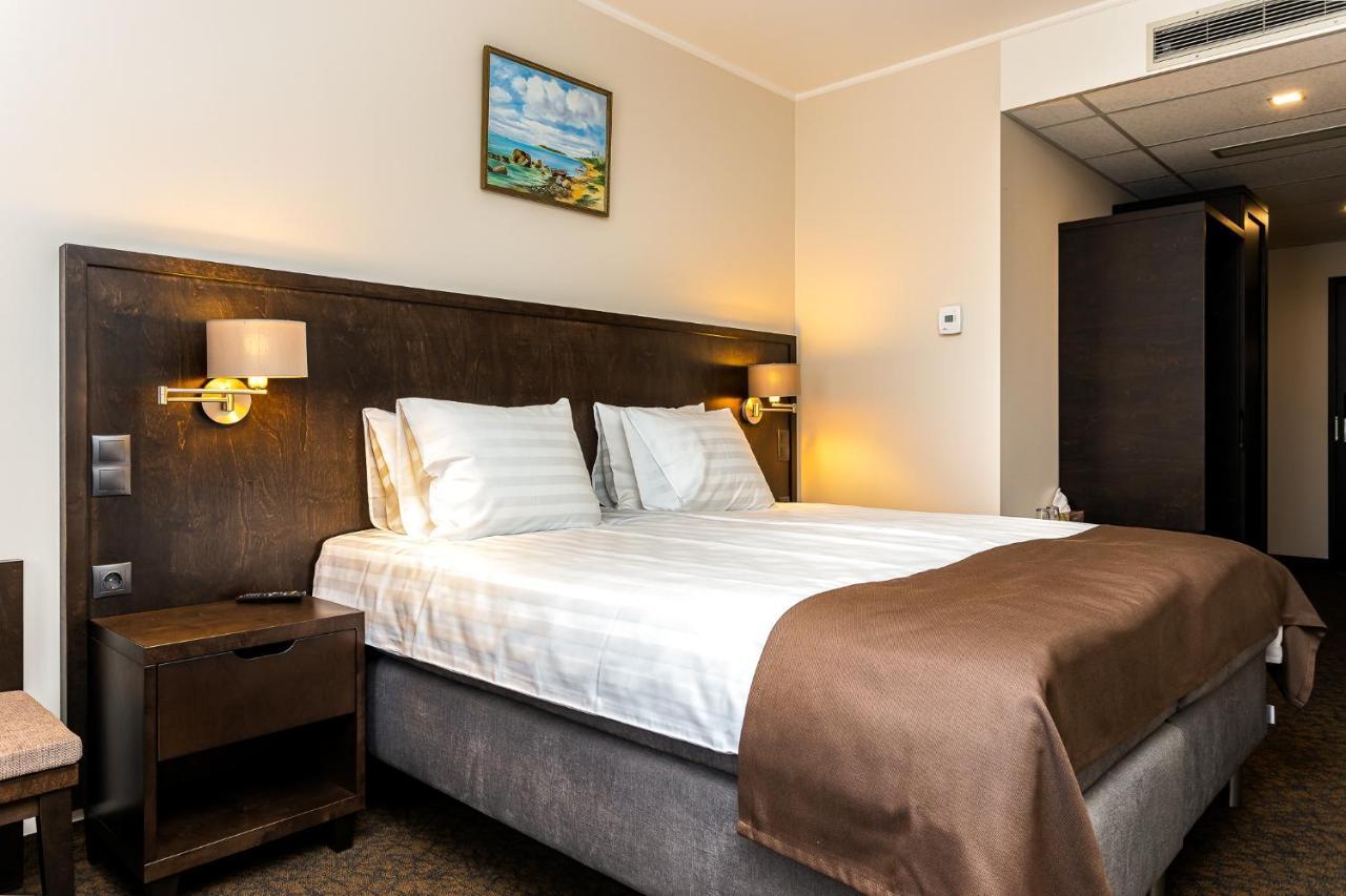 Adoryal Hotell Таллин Экстерьер фото
