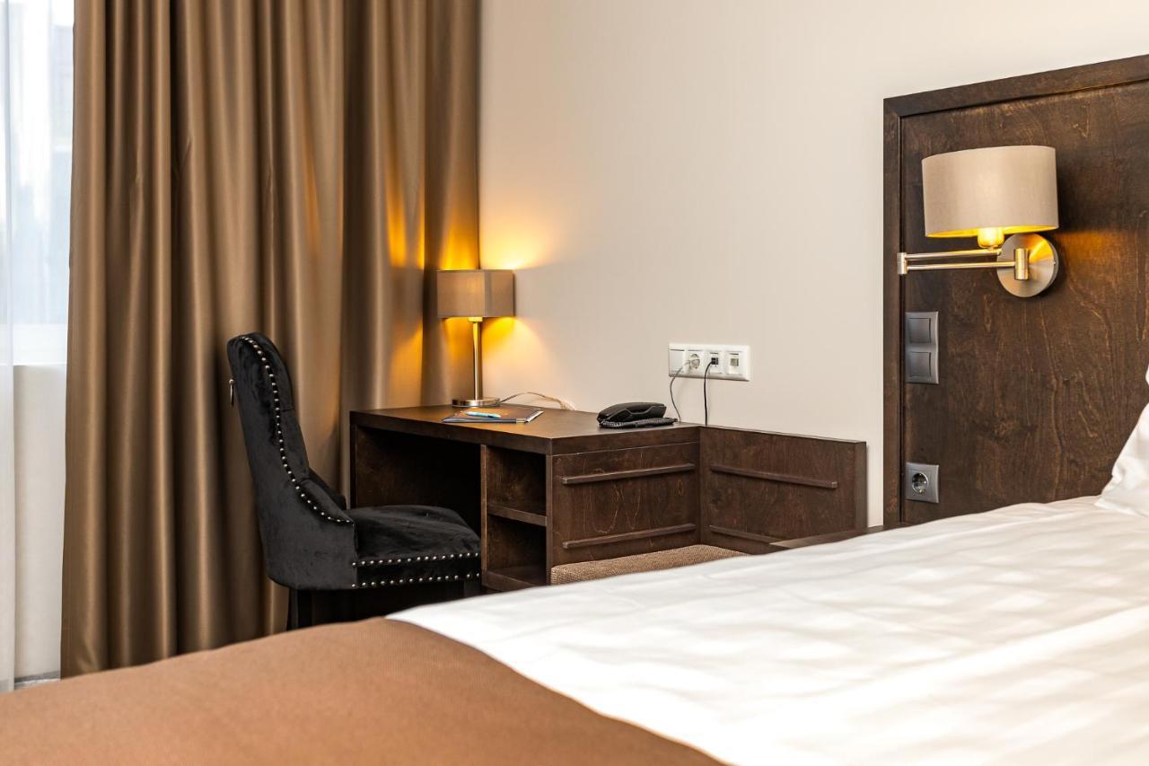Adoryal Hotell Таллин Экстерьер фото