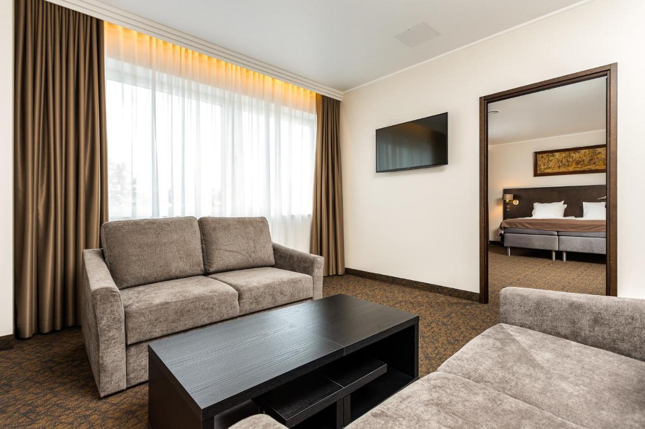 Adoryal Hotell Таллин Экстерьер фото