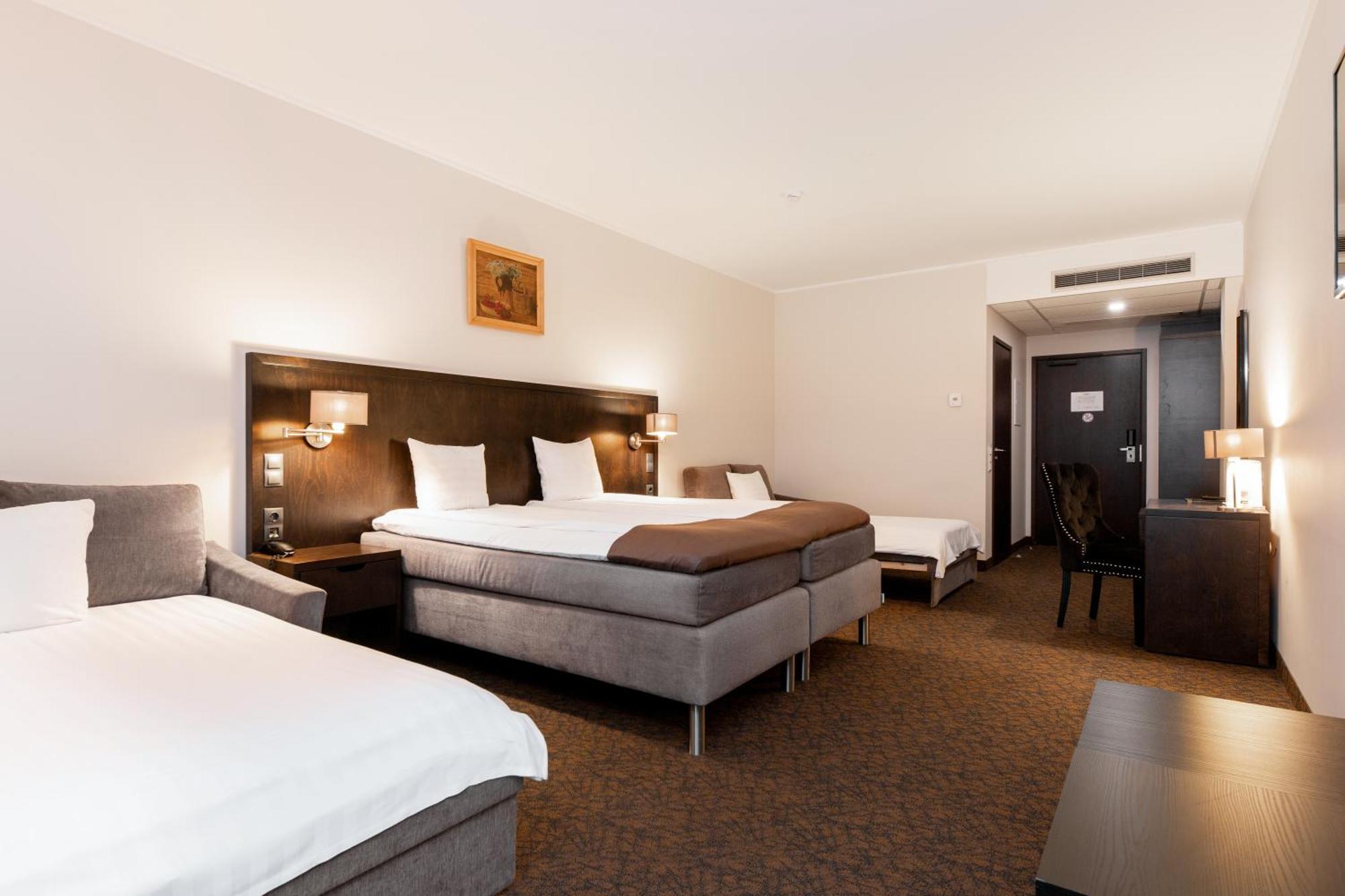 Adoryal Hotell Таллин Экстерьер фото