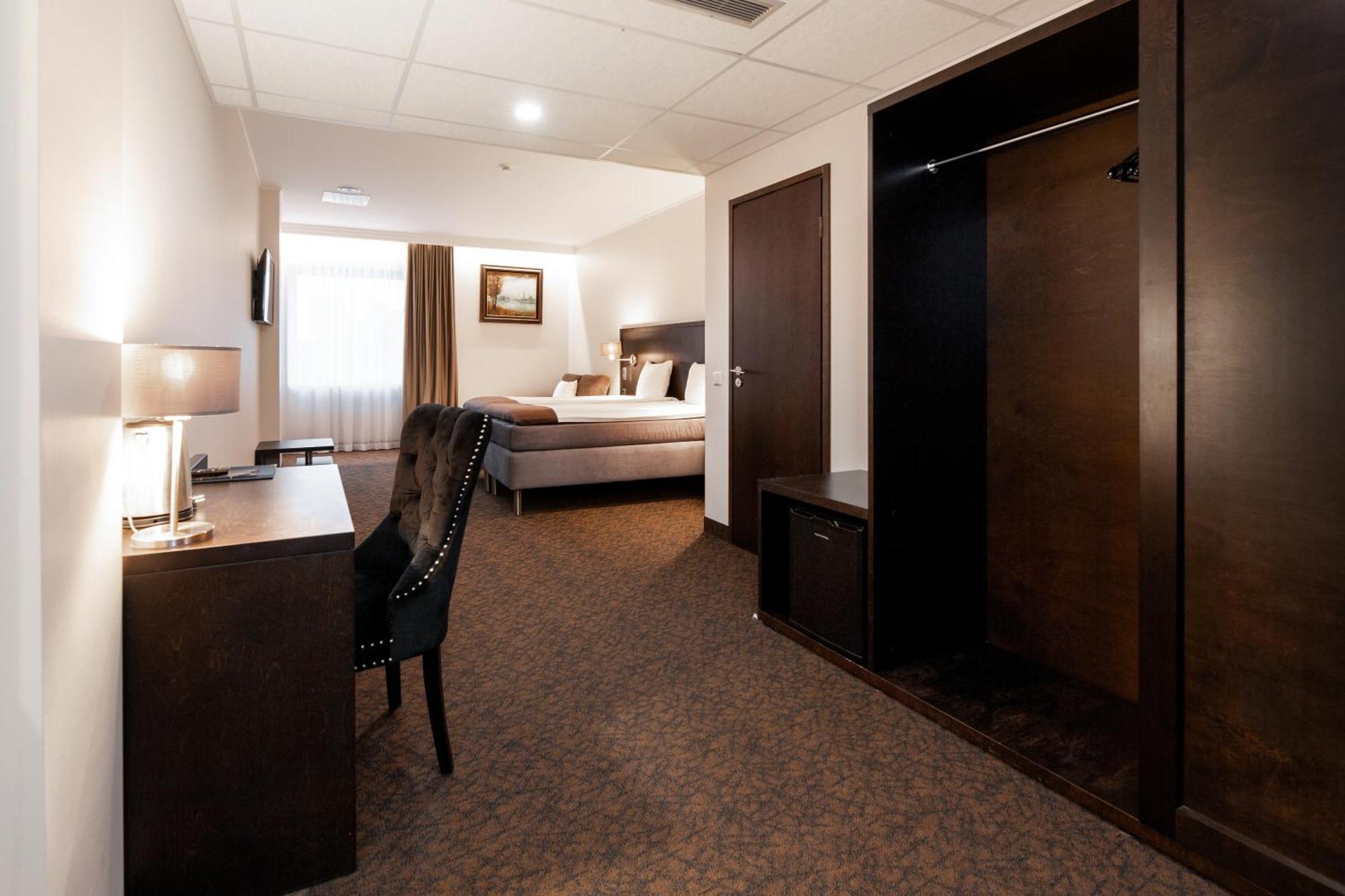 Adoryal Hotell Таллин Экстерьер фото