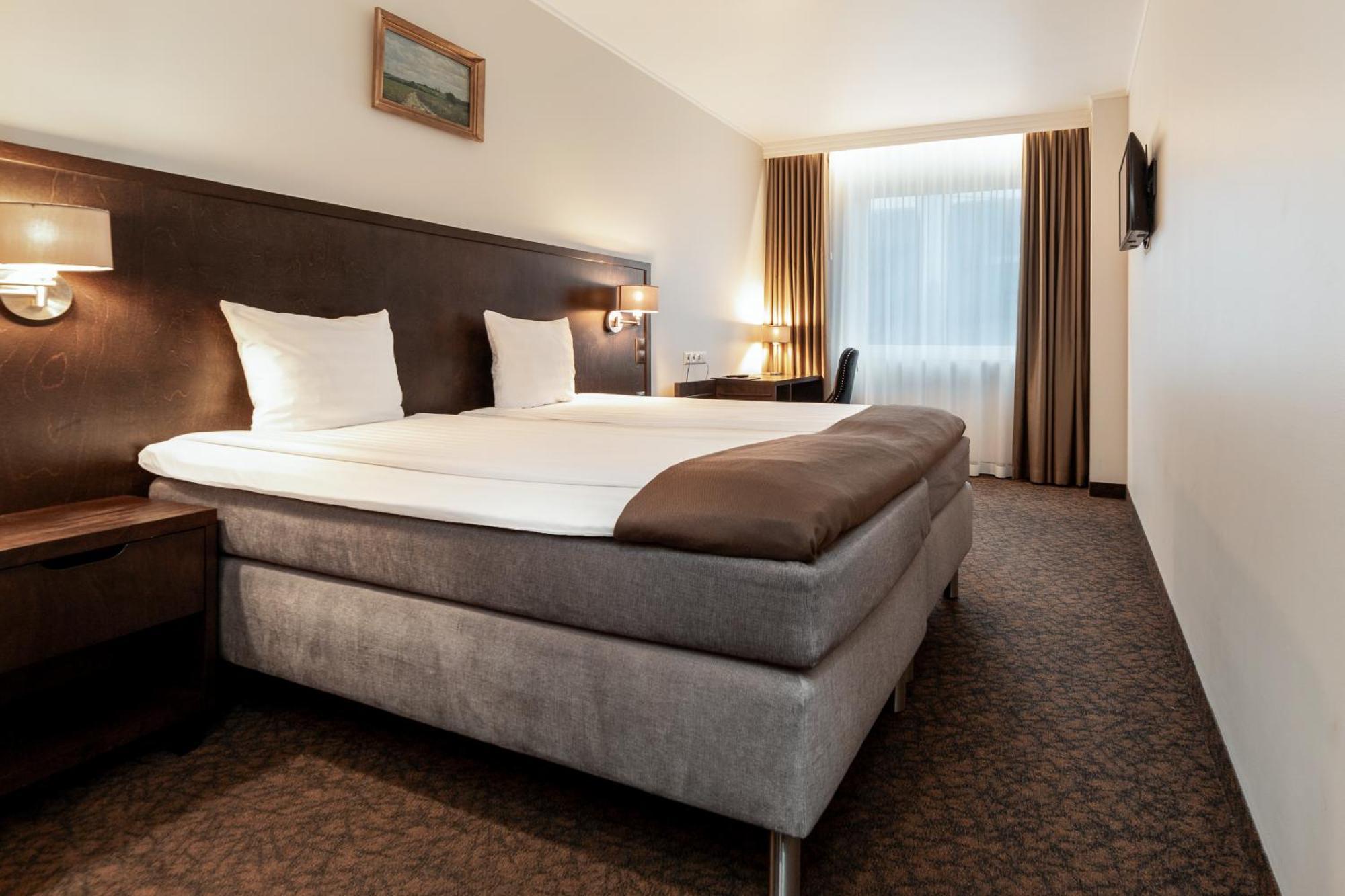 Adoryal Hotell Таллин Экстерьер фото