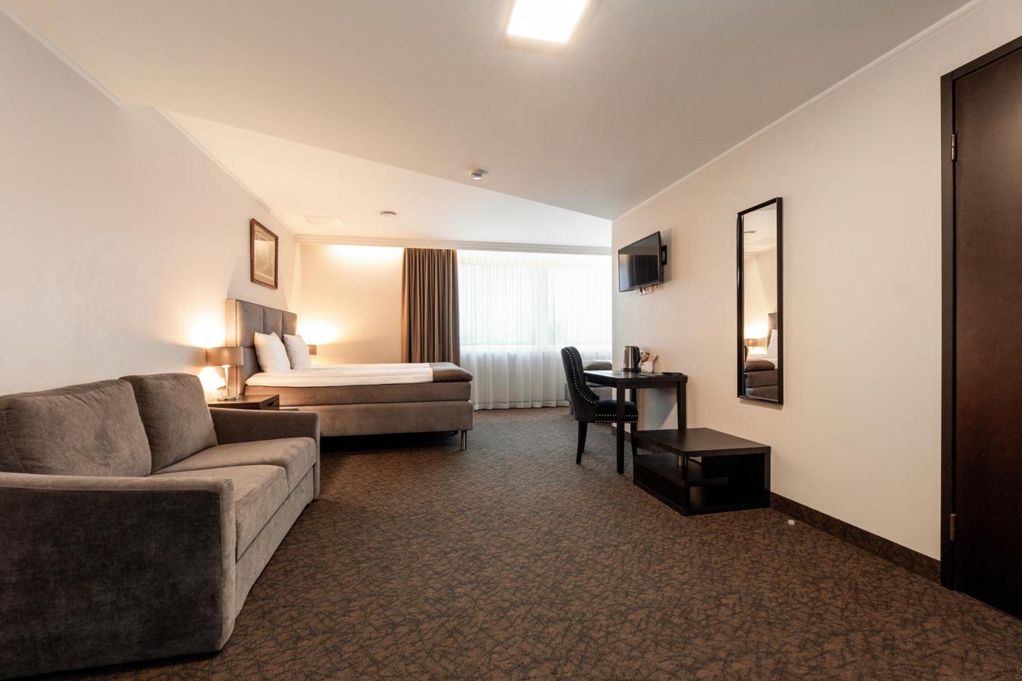 Adoryal Hotell Таллин Экстерьер фото