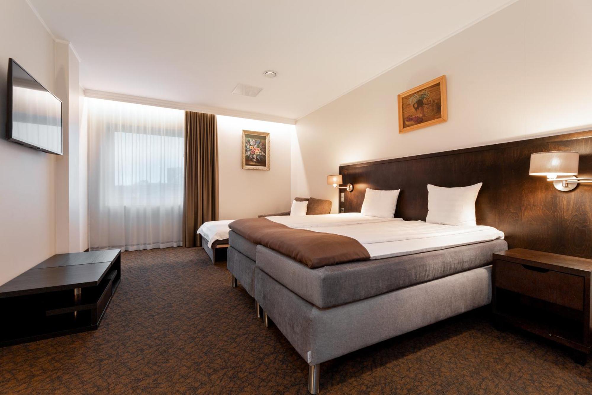 Adoryal Hotell Таллин Экстерьер фото