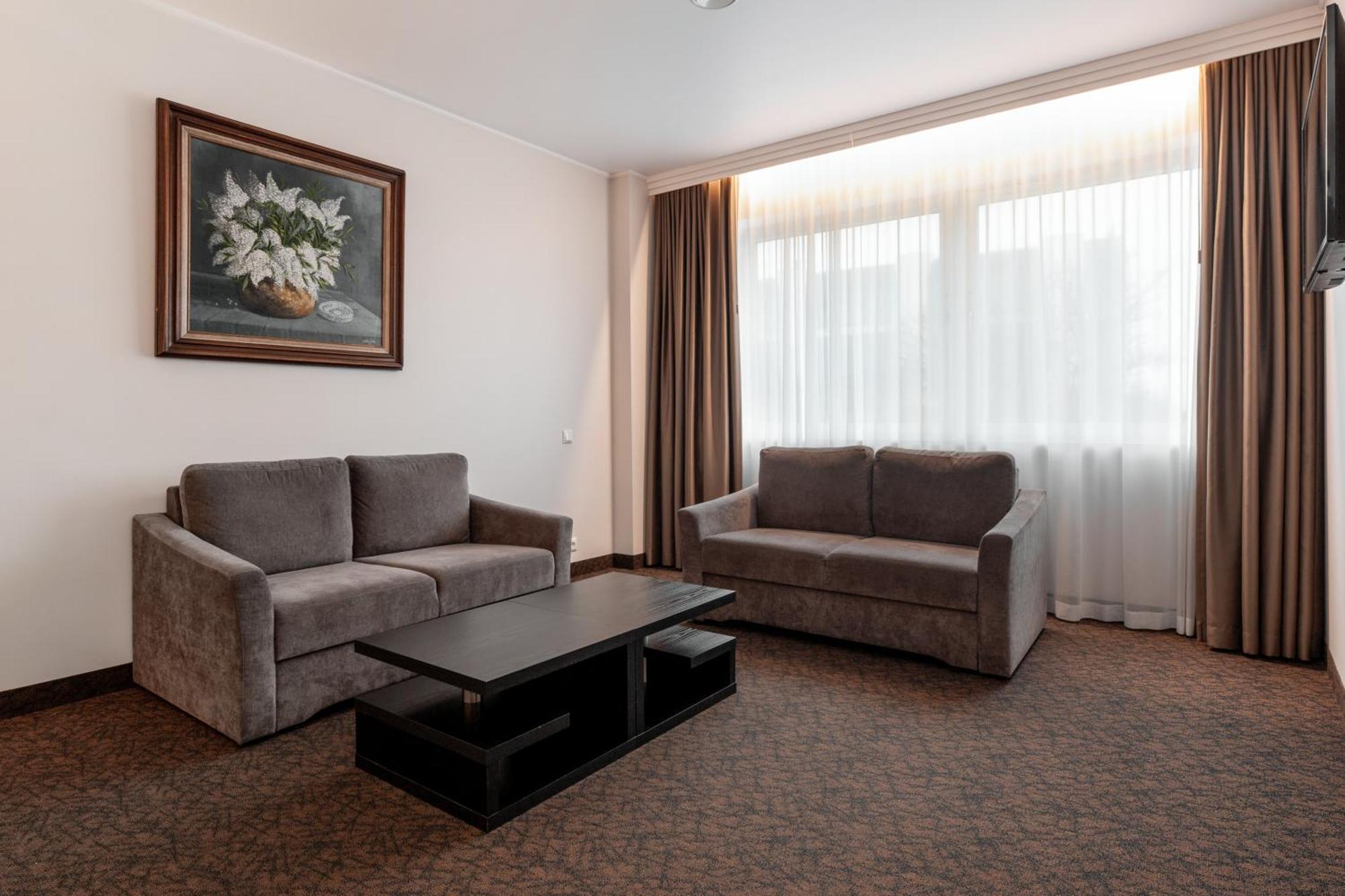 Adoryal Hotell Таллин Экстерьер фото