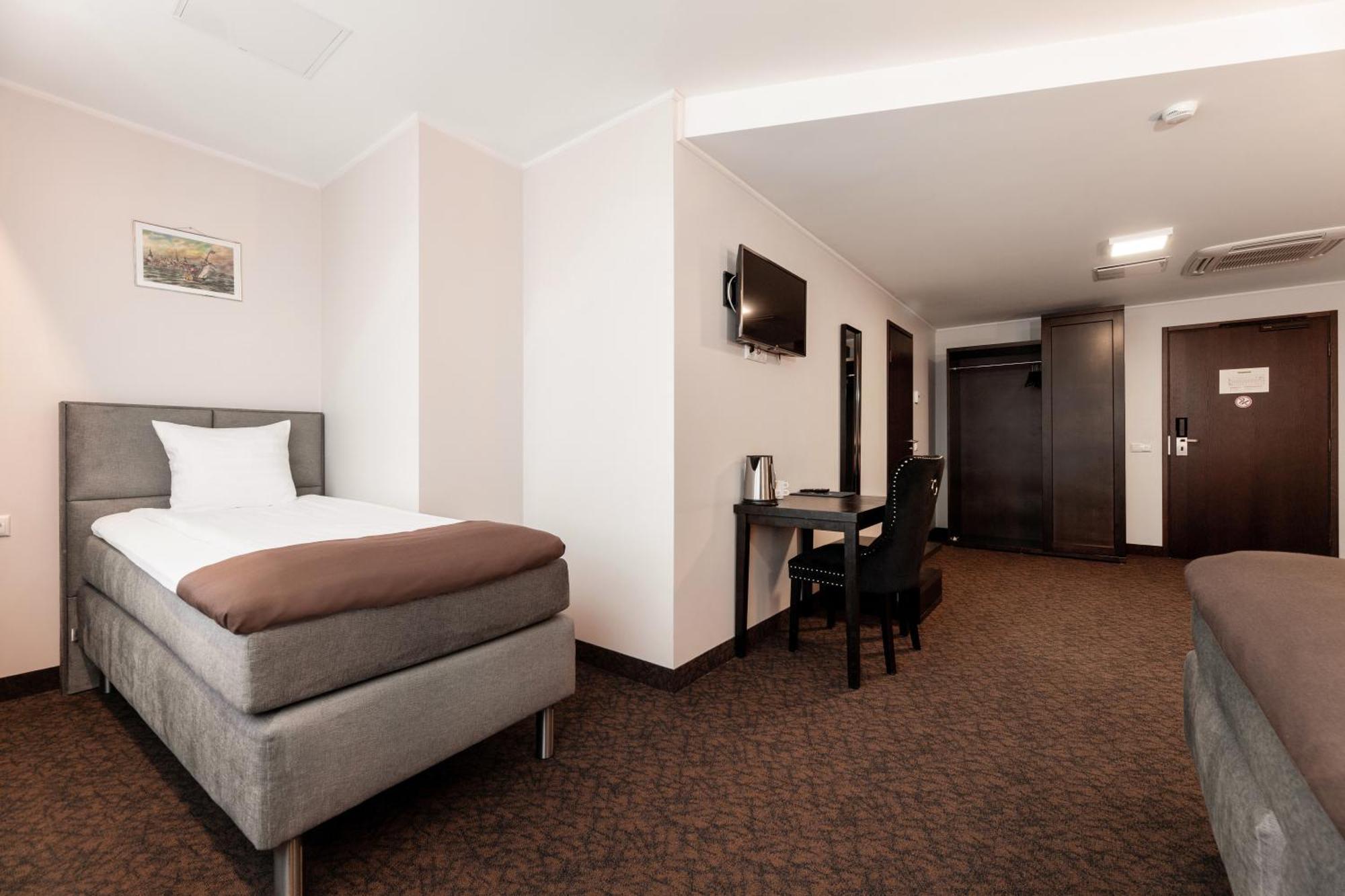 Adoryal Hotell Таллин Экстерьер фото